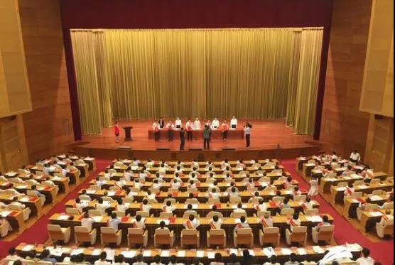 集團(tuán)黨委書記、董事長慕镕鍵被授予“山東省非公有制經(jīng)濟(jì)人士?jī)?yōu)秀中國特色社會(huì)主義事業(yè)建設(shè)者”稱號(hào)