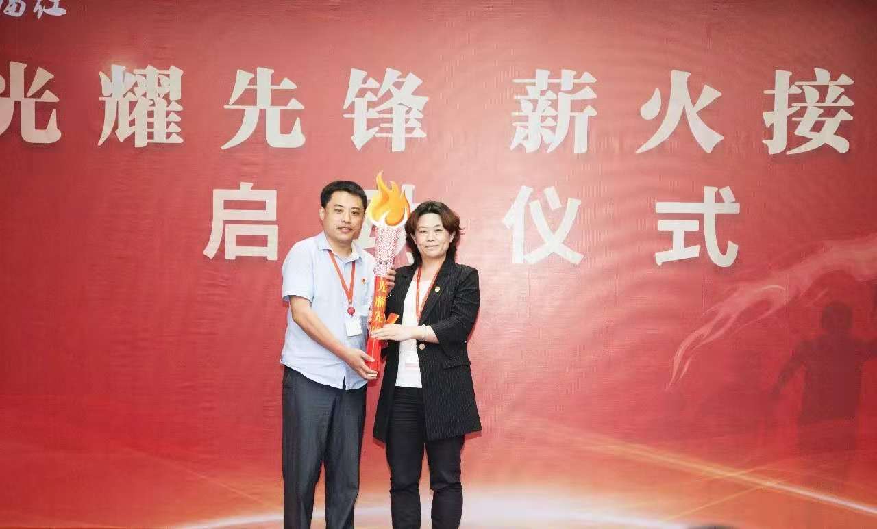光耀先鋒 薪火接力 傳遞先鋒精神，踐行黨員使命，開拓全新事業(yè) 趙春遐—祁建英